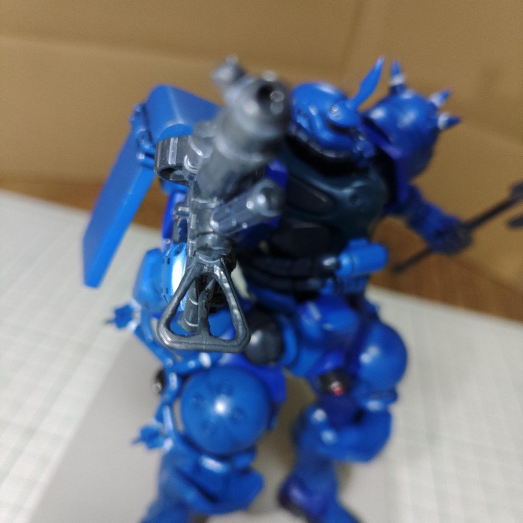 マシンガンのスタンドは、キットの物をくり貫きました。