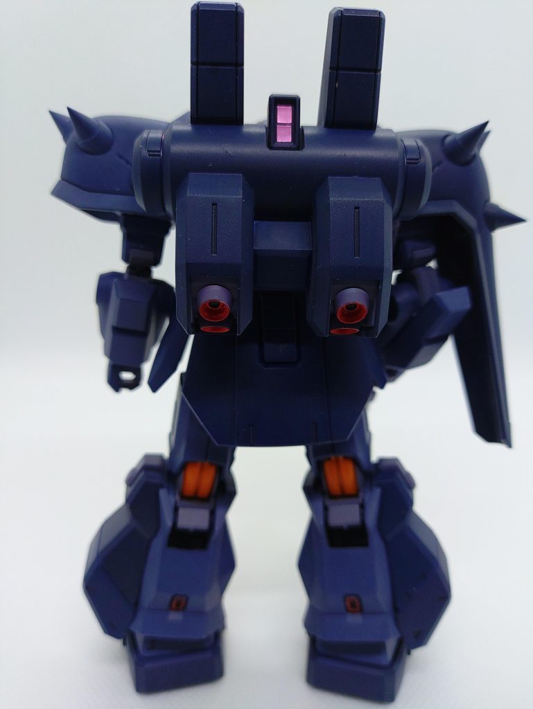 背面から。各モニターは付属のデカールを使いました。まだまだ撮影は慣れていないので、要勉強ですね…