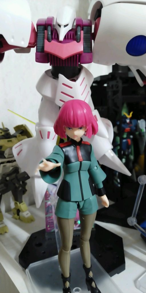 ただしボディを作る気合いは無いのでミオリネのボディを拝借ジオンっぽい色味だから~とか思いましたが、いやアカンな水星世界に転生した設定ってことで...フェイスパーツは30msの髪をつける都合上ミオリネの顔周りは使えないので組んであったカラーAの30msから拝借