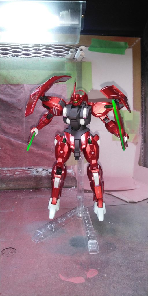 塗料の透け感はやはりタミヤカラーの方が良い感じあんまりそう見えないのは調子こいてトップコートを厚塗りしすぎて塗幕が溶けてしまったため我慢弱いので砂吹きとかしなかったのがアカンかった