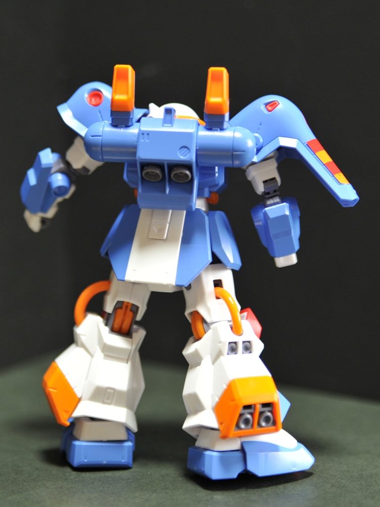 バクパックはシンプルですね。武装も無い。