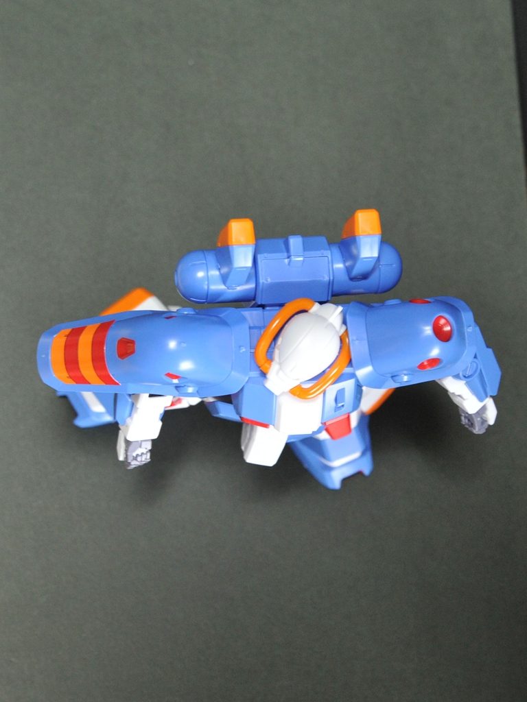 成形色で塗分けされてるので楽です。