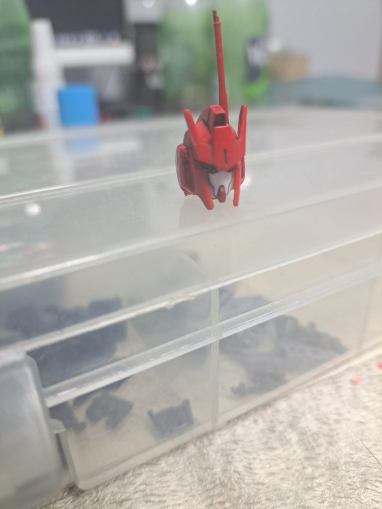 後頭部にはdelta gundamを使って顔面と癌側の部分はkaiのものを使いました。