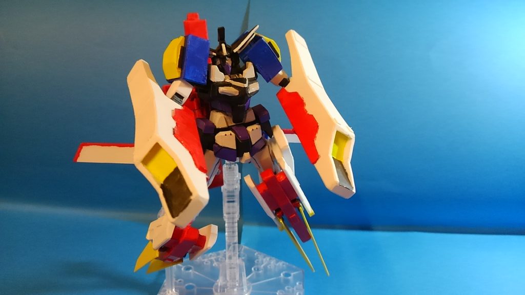 デザイン上、スタンド無しでの自立は不可。