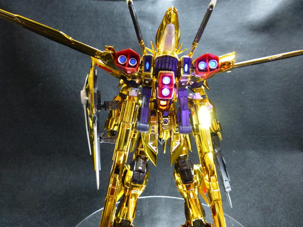 オオワシのバーニア内部を蛍光塗料にて。ブラックライトで光ります。