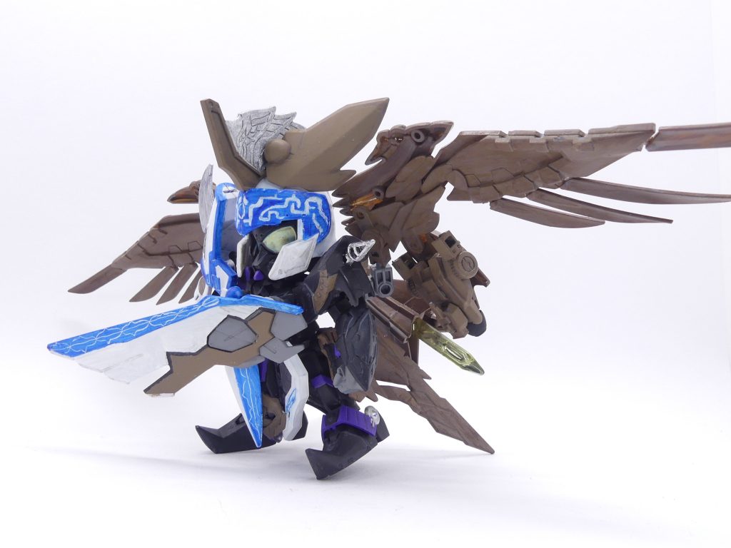 【ガンプラデータ】配役:カムイ・ダラス演者:クジ・タツヨシ所属:ブリッジGP(ガンプラパワー):450使用ガンプラ:BB戦士三国伝 夏侯淵ダラス BB戦士 魁斬頑駄無 RG Wガンダムゼロ(EW版) などレギュレーション:オフィシャルレギュレーション機体解説:クジ・タツヨシの演じるガンプラ。 「ブリッジ」の偵察関係を一人で担うことになった彼は、特殊な機体コンセプトでビルドを行うこととした。基本はSDW寄り、アイヌにおけるフクロウのカムイから着想を得た飛行能力とともに、今となっては貴重なオリジナル輝羅鋼による(フルカラーメッキじゃんと言う特にユマの批判は水に流している)武装を携帯。「ブリッジ」に近づこうとするビルダーの処分などを行ってもいる(EX4参照)。「ブリッジ」のビルダー達の名字は…愛すべき岩手のローカル鉄道・三陸鉄道から取っています。シンカリ○ンですかね。ちなみに「ガンプラ部」の名字については…最初にシイナ・アマミチを思いついたのがきっかけで西武池袋線から。それ以外のビルダーの名字は筆者自身が訪れた様々な場所から取られる予定です…やっぱりシン○リオンじゃないか。