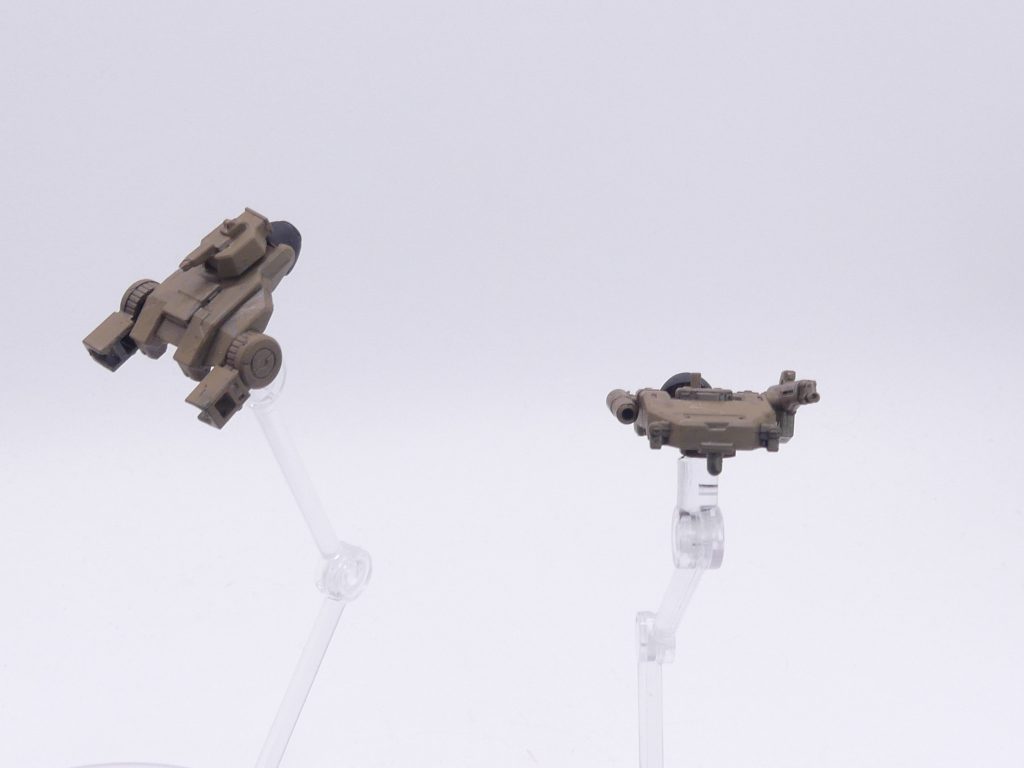 カムイアイズ:木彫りの小型MWのような小型端末。おのおのが本体から外れて飛行、様々な場所の監視を可能にする。攻撃能力はない。集めに集めた各種モビルワーカーから。