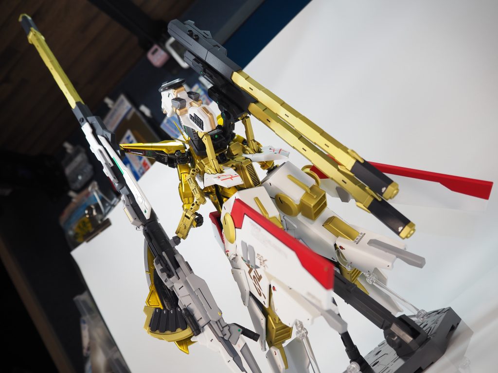 背面アカツキの光沢と差別化するため、艶消しマットにて仕上げました。各部プラスチックマテリアルシールを使用メタリックのアクセントになってます