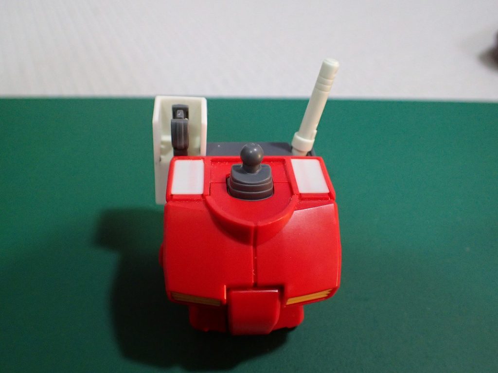 キャノンの設置部分はふさぎました。バックパックはプラ板で適当に作成しました。