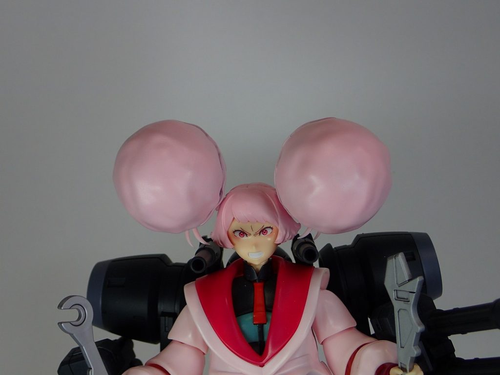背景を白にして撮影してみました。その為か全体的に暗くなってしまいました。やっぱり照明の照らし方は難しいです。