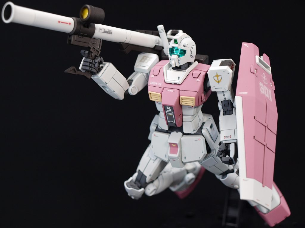 バズーカの砲口内部は黒で。