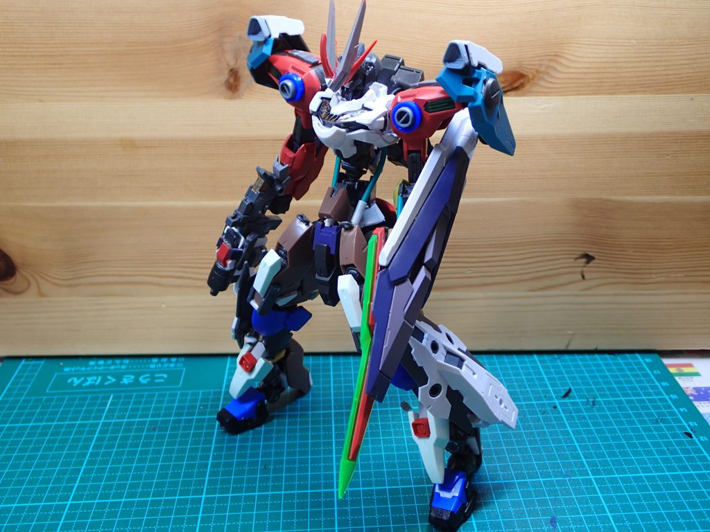 そこから製作途中で放棄していたダリルバルデから腕とバックパックを追いはぎし、脚部も気に入ってたもののいい上半身が見つからずお蔵入りしていたものを接続しこの姿へ