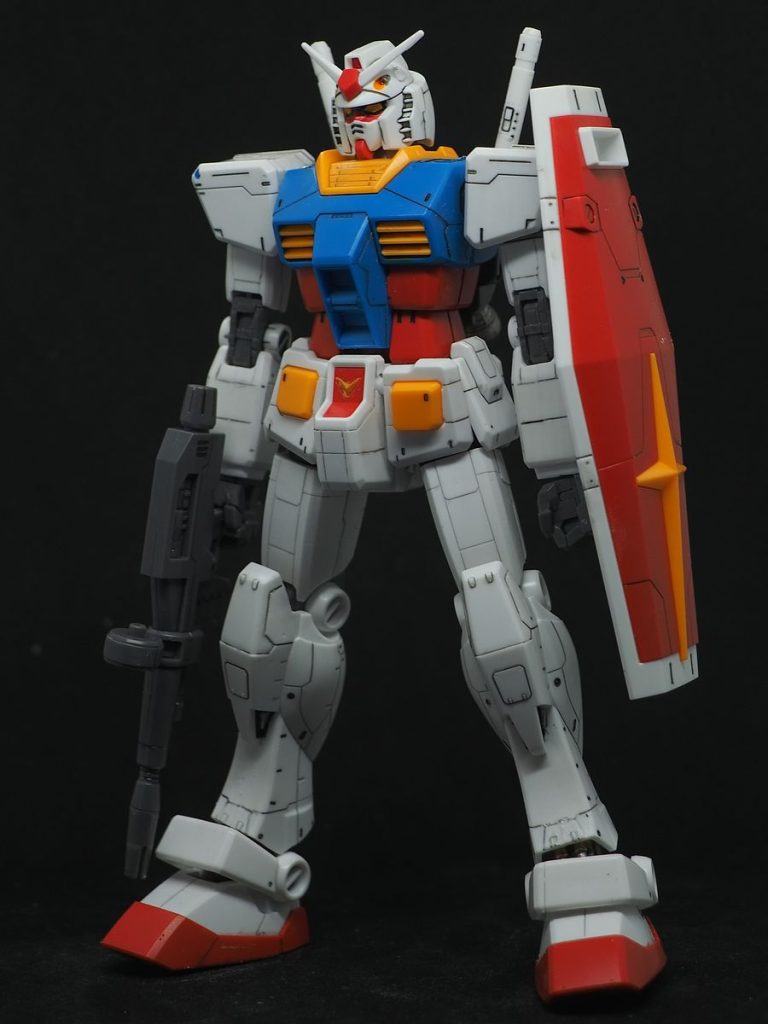 購入する前はこんなにスジ彫りが有ると思わず、完成品を中古で購入して全身スジ彫りだらけって、驚愕しましたわ(gundam-kao5)