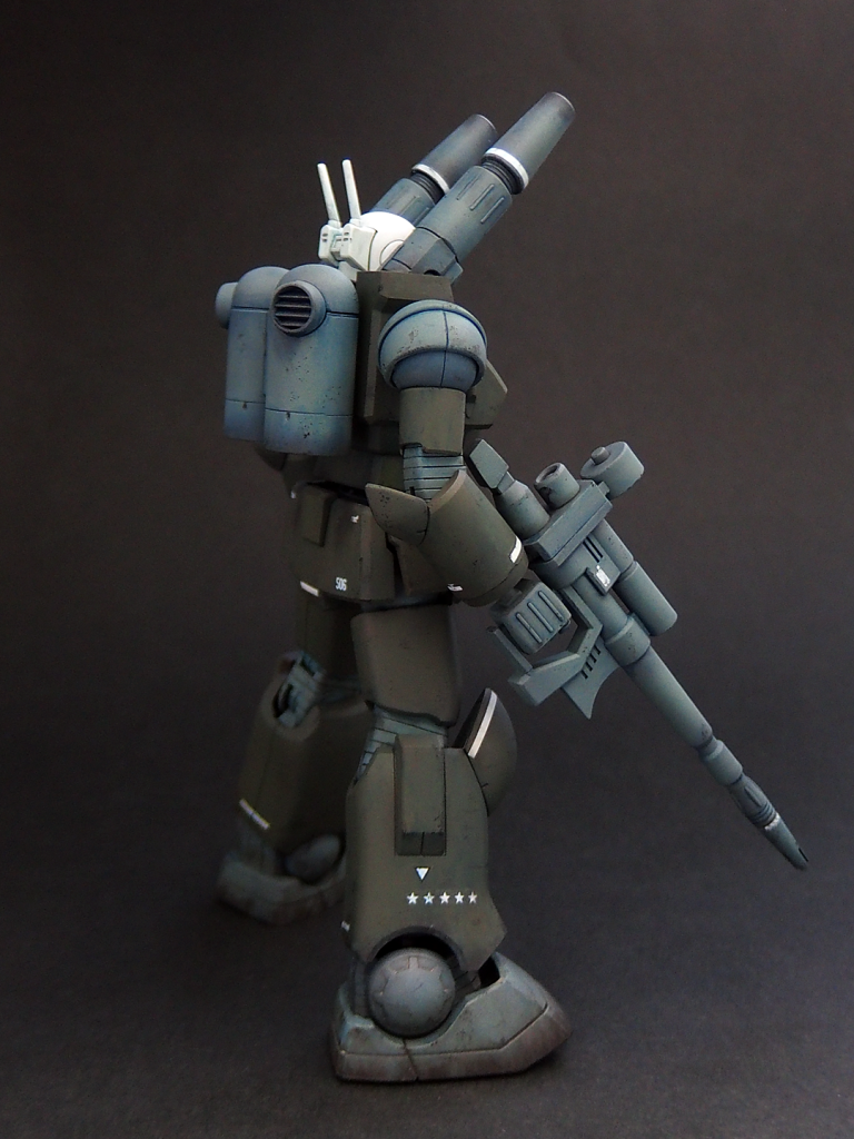 ちょっとしたアクセントという名のスキマ埋めのために右足には撃墜マークをつけてみました。普通はもっと目立つ肩とかにつけると思います。