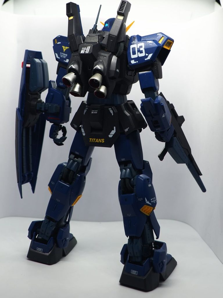 デカールは一種類しか無かったので、あちこち掻き集めてます(gundam-kao5)