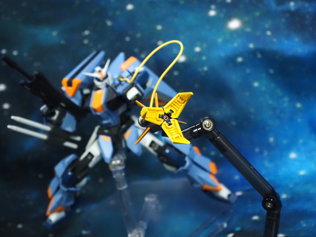 バンダイホビーサイトだと「グレイプニール」だがキットの説明書では「グレイプニールⅡ」となっている。…それはさておき。中央のレンズっぽいところはセンサー的なのをイメージしてスーパーアイアン2→GXクリアルージュを塗っている。