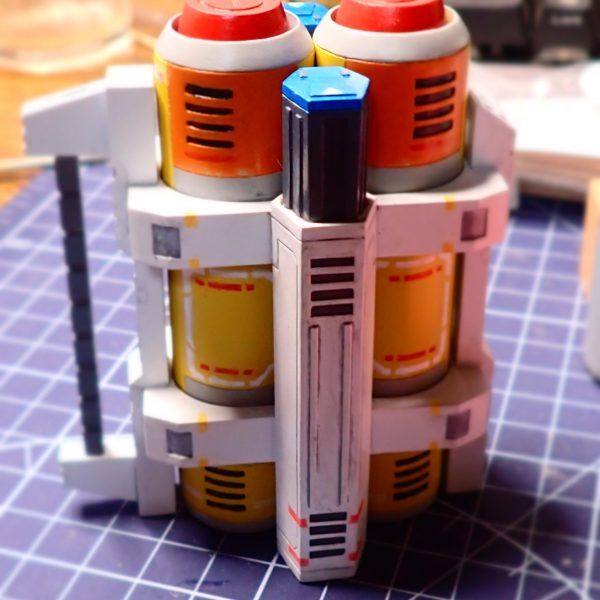 ガンダムオンラインの試作型戦略兵器。手書きのマーキングがなかなかうまくいかない。ラインデカールとかラインテープのようなもので模様を作ればいいのだろうか？ （2枚目）