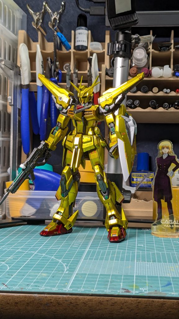 アカツキのみにすることも可能です。武装時に干渉するふくらはぎスラスターなどはマグネット式で脱着可能