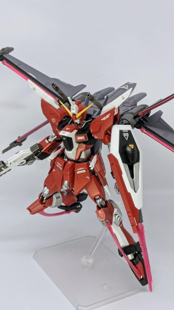 メインの赤はソ－ドインパルスレッド、シルバ－はス－パ－ファインシルバ－、グレ－はエアリアルとルブリスのグレ－を使いました。  