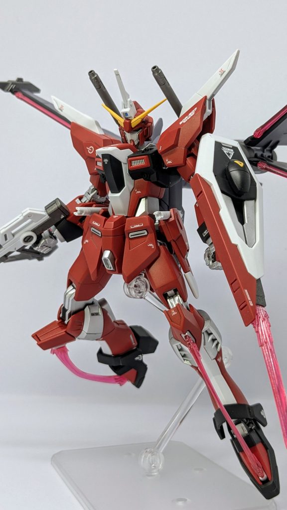 足首の配色を変えて、腕の袖と合わせてみました。グレ－の部分はシルバ－に変えました。