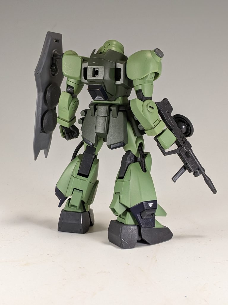 背面。脚のパイプはカスタマイズマテリアルパイプパーツ、モノアイは同3Dメタリックシール、デカールは30MMのものとAGEのものを併用しています。