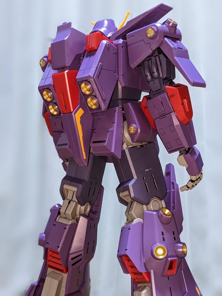 とはいえ、それだけでも十分完成度高いなぁと思ってびっくりしてます。我ながら。思えばティフォエウスガンダムでサイコ・ガンダムMk-IIの腕がランナーごと入っていた事でいつか来るだろうと思ってました、遂に来たって感じで待ちわびておりました。MAモードやビット展開とかあるのでしょうが、個人的に圧が足りない感じがしましてスルーしてしまっております…。