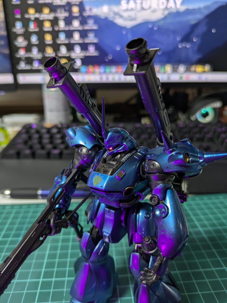 カメラアイはブラックライトで光るようにしました