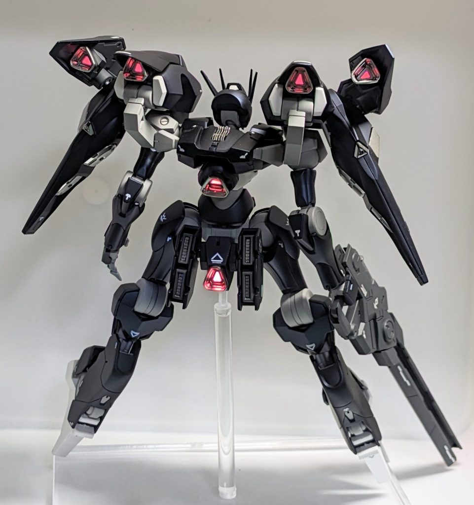 バーニアの光ってる部分は100均の蛍光シートを切って使っています。凄い光るのでおすすめです。