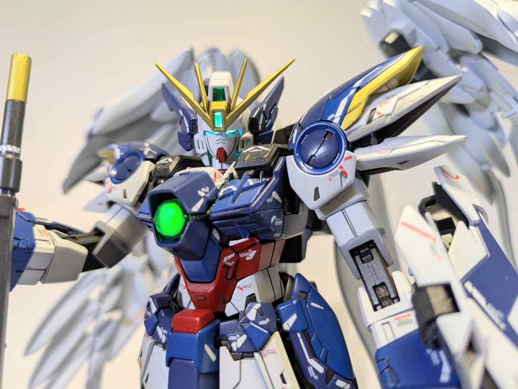 正面アップ。カメラアイと胸部ゼロシステムに電飾仕込んで光らせました。また電飾したため、内部のケーブルの関係でバードモードは変形不可です💦