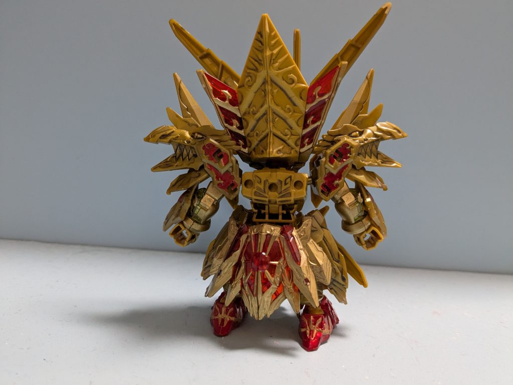 バックパックを外した後ろ、お尻のアーマーがクリアレッド一色なので金に塗るの地獄でした(;´Д`)あと見えない部分ですが、二の腕、太もも、足裏の肉抜き穴は埋めてあります('ω')