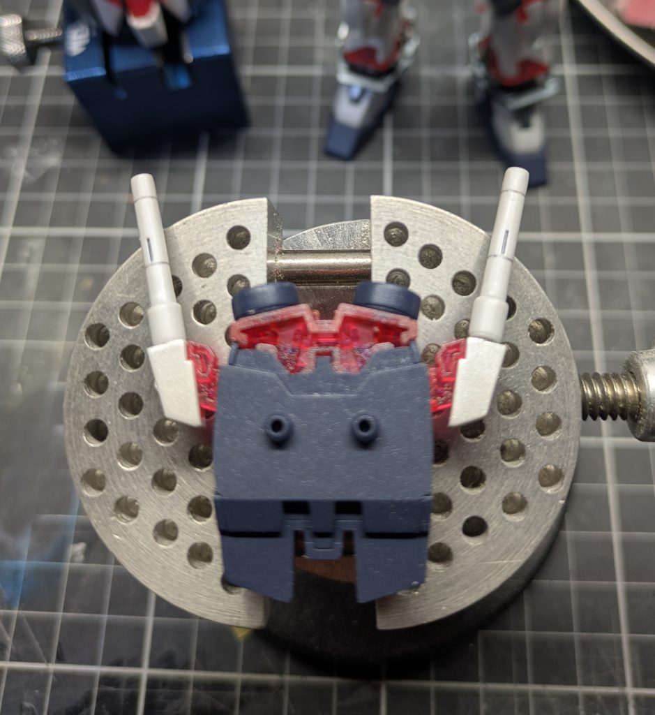 今回、作製してて唯一 気になった箇所(笑) バックパック上部の サイコフレームに 大きな穴が… なんでここだけ？😅