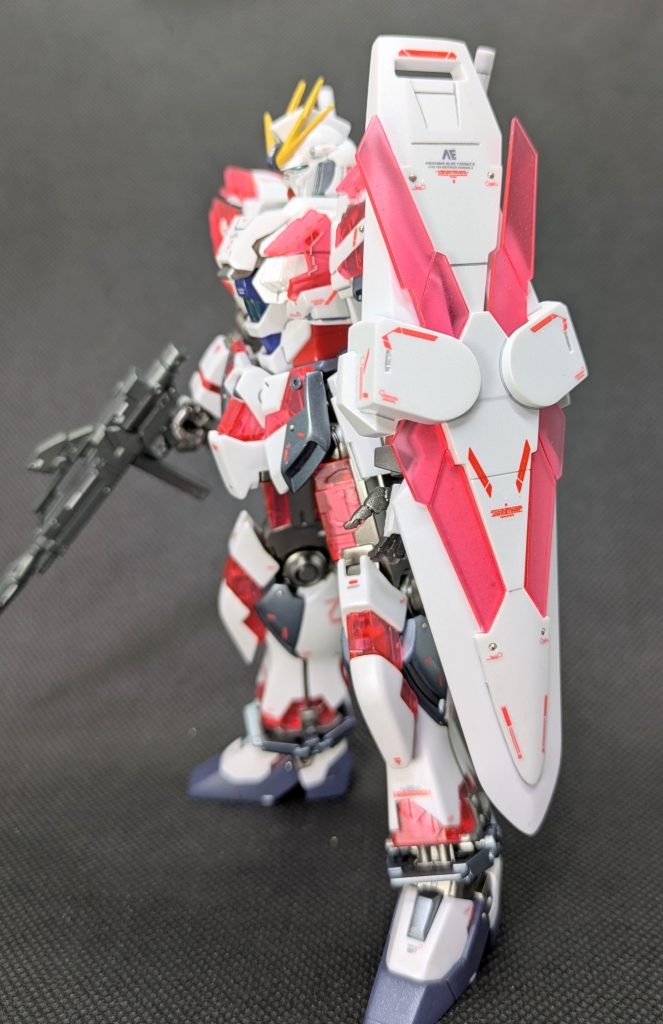 サイドショット①✨️ シールドもメタルパーツ、 メタルボールを埋め込んで 少々ディテールアップ👍️