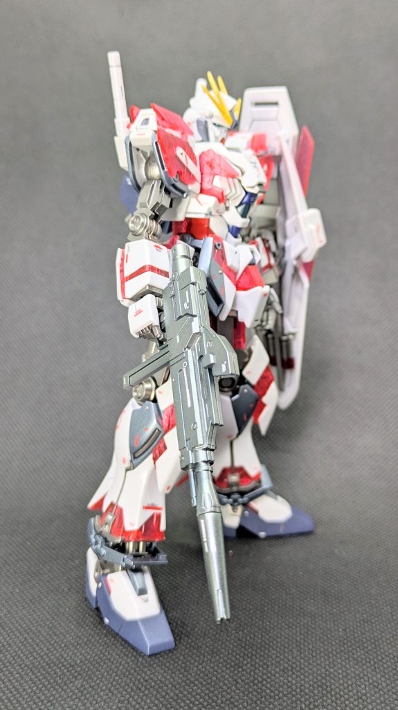 サイドショット②✨️ ビームライフルは最近 お気に入りのキャンディ塗装にて。 