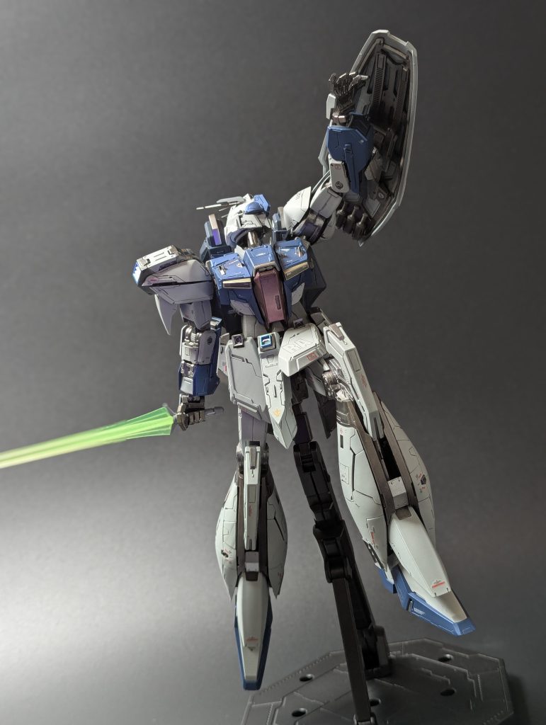 もう一枚、ビームサーベルでポーズを。