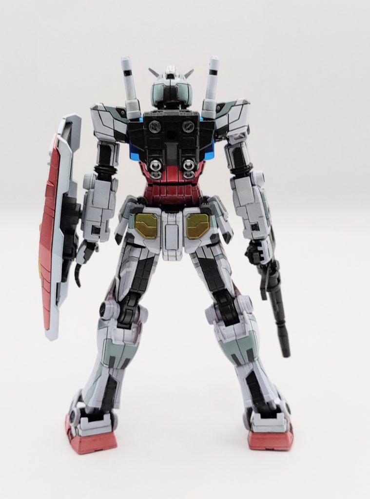 細かい部分はよくわからなかったので横浜版を参考にしてます。まあ、実物はどうも横浜と一緒っぽいですが。1/48の横浜ガンダムがほぼ色分け完璧だったはずで、持ってるけど好きに塗ってしまったので参考にならんかった…実物は頭部とかほんとに細かいのである程度は大雑把です。