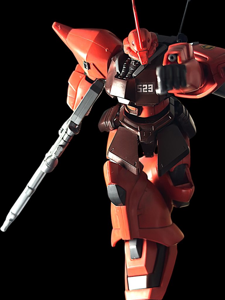 ビーム・スポットガンのポーズ。 作中の設定では、未完成状態で、威嚇・牽制程度の威力しか出なかったようですが、威嚇のためにスポットガンを構えた場面をイメージし、撮影してみました。