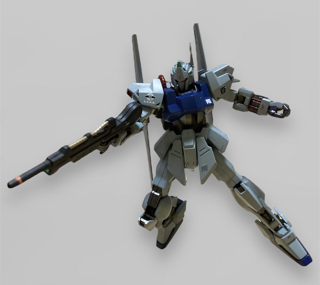 ライフルを構えてみました。可動域が結構あるので良いですね。