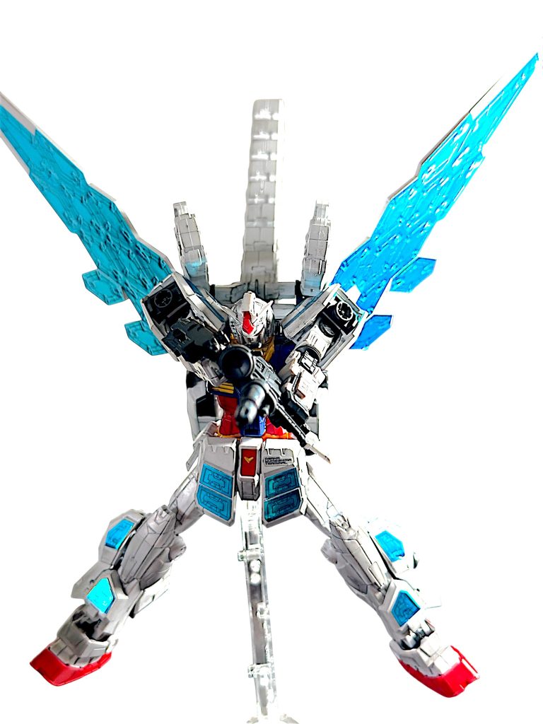 翼はシールですが、上から破れない程度に軽く押すと凹凸が出てフェザーに立体感が出ます。未来への翼、と言う感じがしますね^_^