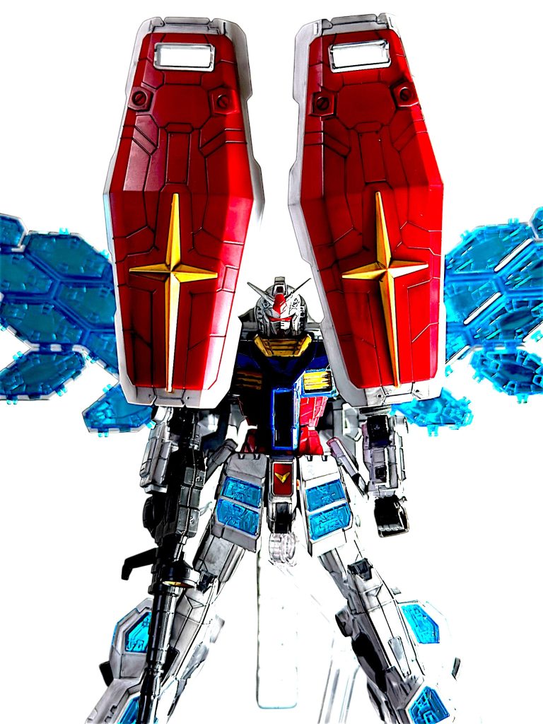 バックパックのアームが2つあると、サンボルを再現したくなります。 右がEG、左が本キットのシールドです。表側は同じで、裏側は本キットの方が若干パーツが多い感じです^_^