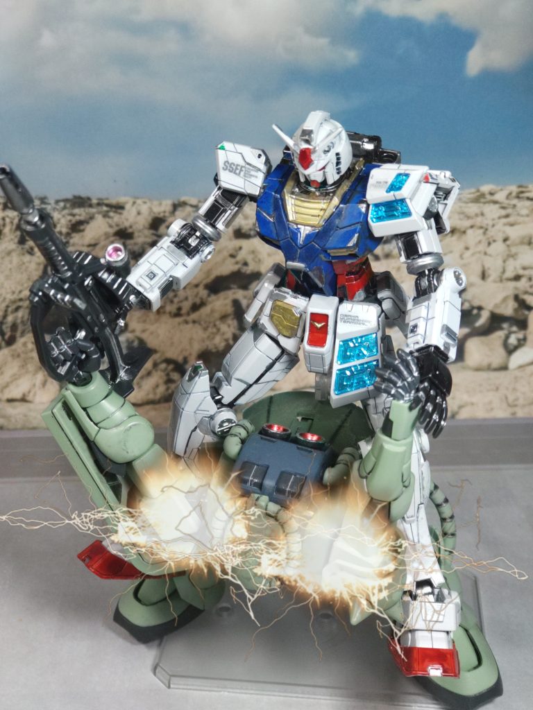 (gundam-kao2)「ならば、このスイッチだ❗️」(zaku-kao9)「うぎゃーーーーっ‼️」