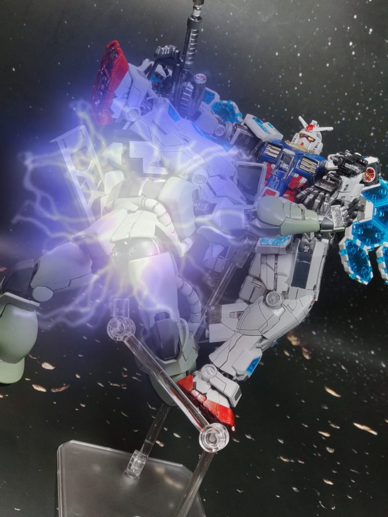 (gandam1)「そして、グラスフェザースパーク‼️」(zaku-kao9)「ぬわーーーーっ‼️」