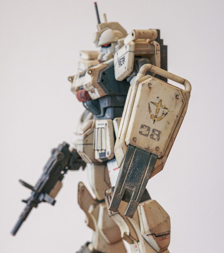 シールドは地面に突き刺すこともあるかと思い、先端の塗装ハゲを激しめに再現しました。