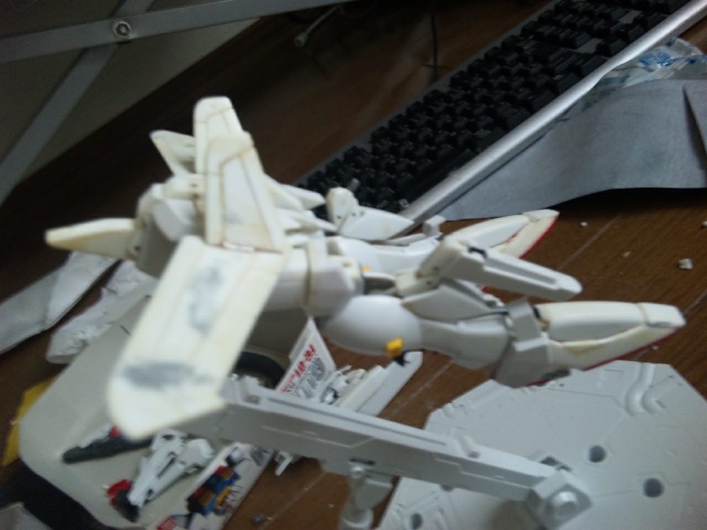 昔の作製中の写真です。脛や翼など、大部分が自作で、キット改造と言っていいのか疑問です。次回は、SガンダムのMS形態です。ありがとうございました。
