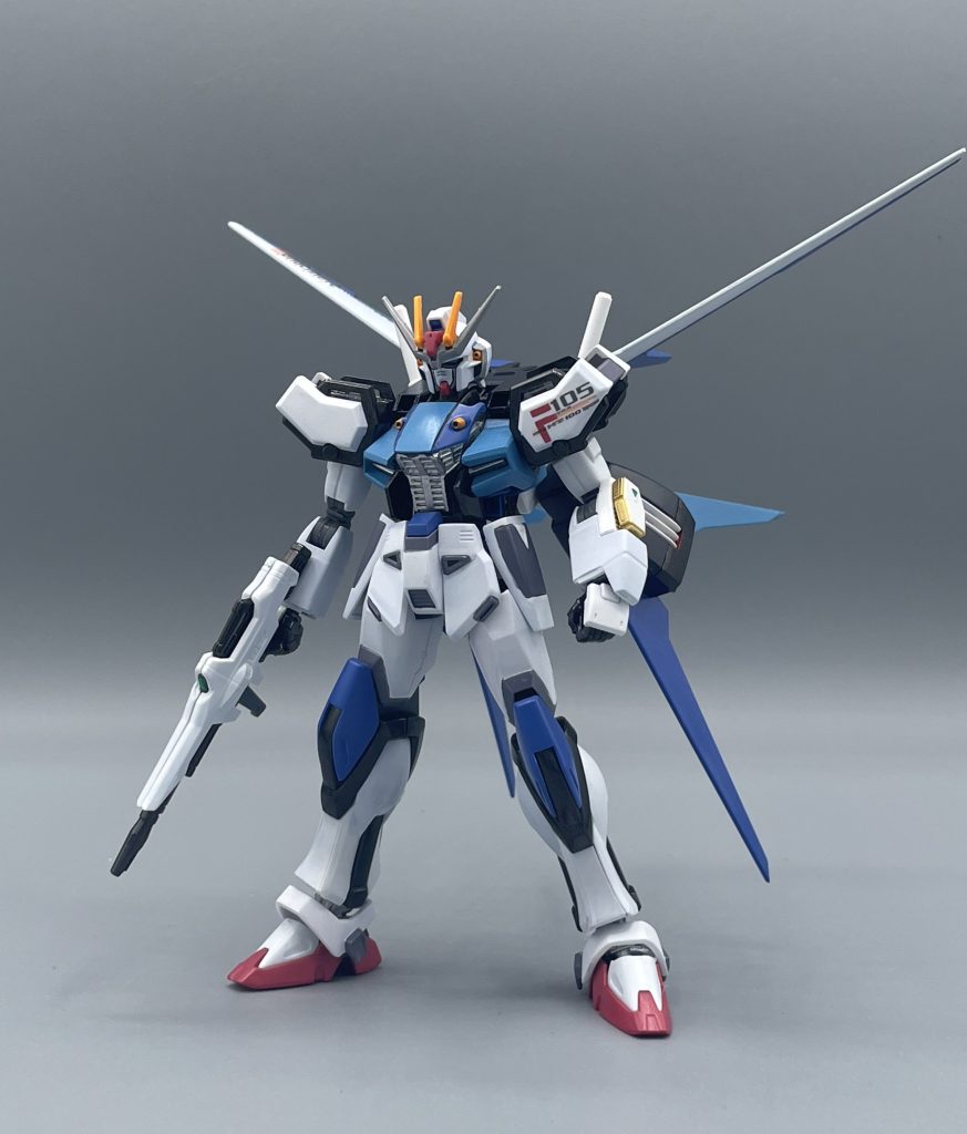 フォーミュラ・ストライカー装備 フォーミュラ―カーと言えば巨大なウイングです。それにあやかって、ストライカーの名前はフォーミュラ・ストライカーです。