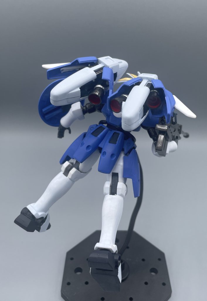 スーパーバーニア! トールギスⅡの前身であるトールギスは、殺人的な加速・強大なGが体を痛めつける”じゃじゃ馬”MSでした。 ゼクスも何度も血を吐きながら体をトールギスに慣らしていきました。トールギスⅡになっても、その身体負荷は変わらないにも関わらず颯爽と乗りこなすトレーズ閣下。うーんエレガント!!(笑)