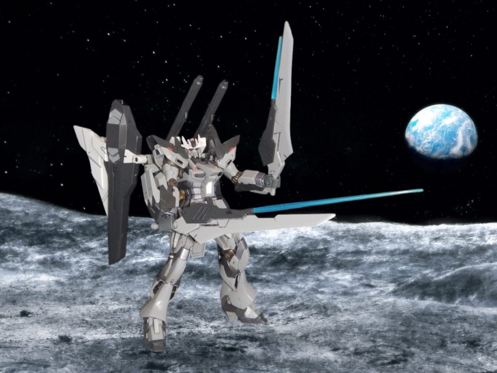 背部下位にあるバインダーはビームサーベルと連結して近接武器として使用可能