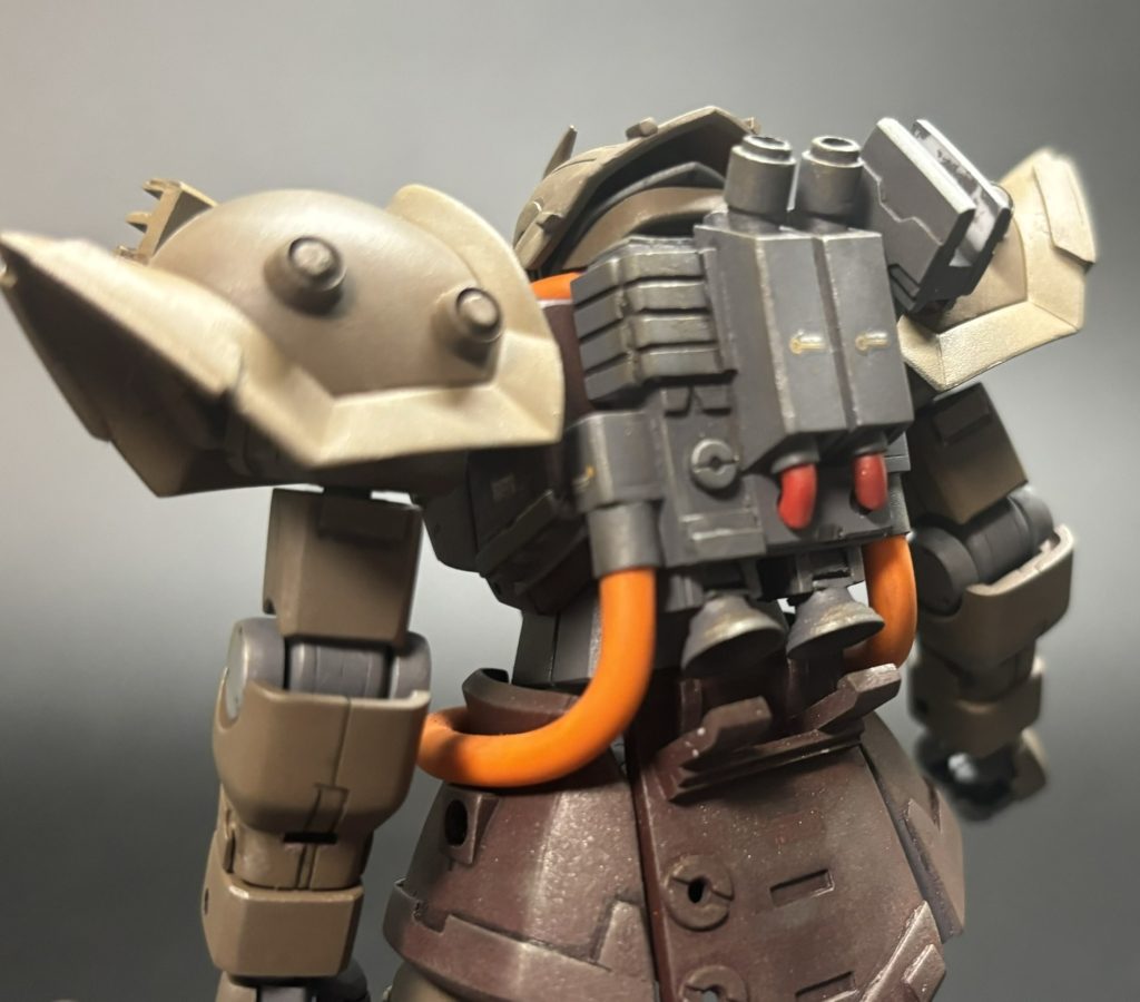 バックパックダブルマフラーはどうしてもつけたくなって、若干ザクスナイパーに影響を受けたデザイン