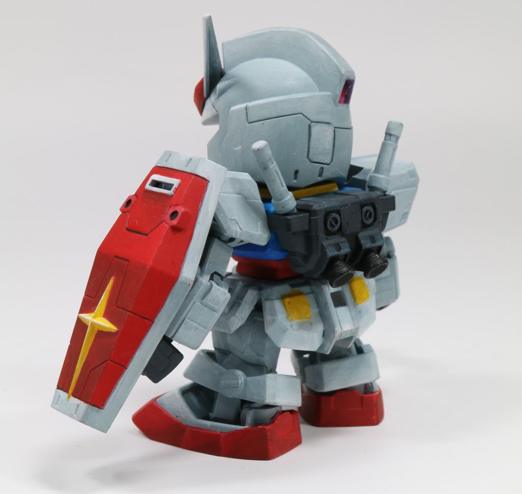 足は短くしました。