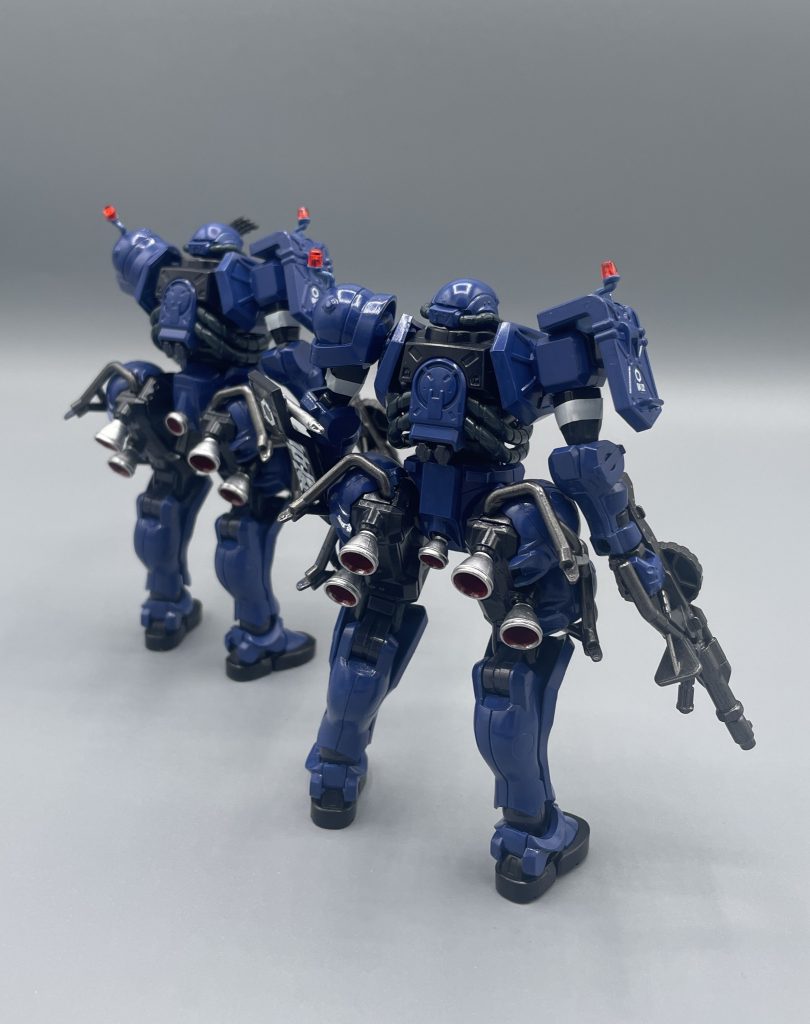 バックショット むちむちな太もも、大量のスラスター類を輝かせるべく、トップコートはテラテラのピッカピカの光沢にしてみました。軍警ザクの雰囲気にも合っているかなと思います。