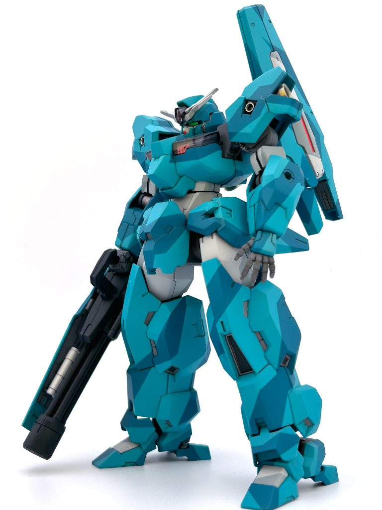 いや〜、素組でこの出来なのだから、水星の魔女キットは立体的な造形がきちんと表現されていて本当にいいキットばかりですね。この技術と造形センスで古いキットもどんどんリバイブしてもらいたいと思います。